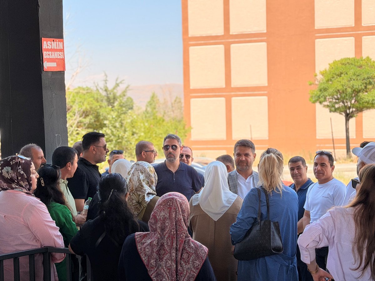ipekyoluakkdn's tweet photo. 📍 Kevenli TOKİ 
İpekyolu İlçe Başkanımız Sayın @YavuzKusanVan, öncülüğünde; Ana Kademe, Kadın Kolları ve Gençlik Kolları teşkilatlarımızla birlikte hane üye ziyaretlerimiz ve saha çalışmalarımızı gerçekleştirdik.

@tugbaisikercan @YavuzKusanVan @avserife_yildiz https://t.co/KUT7ru8V73