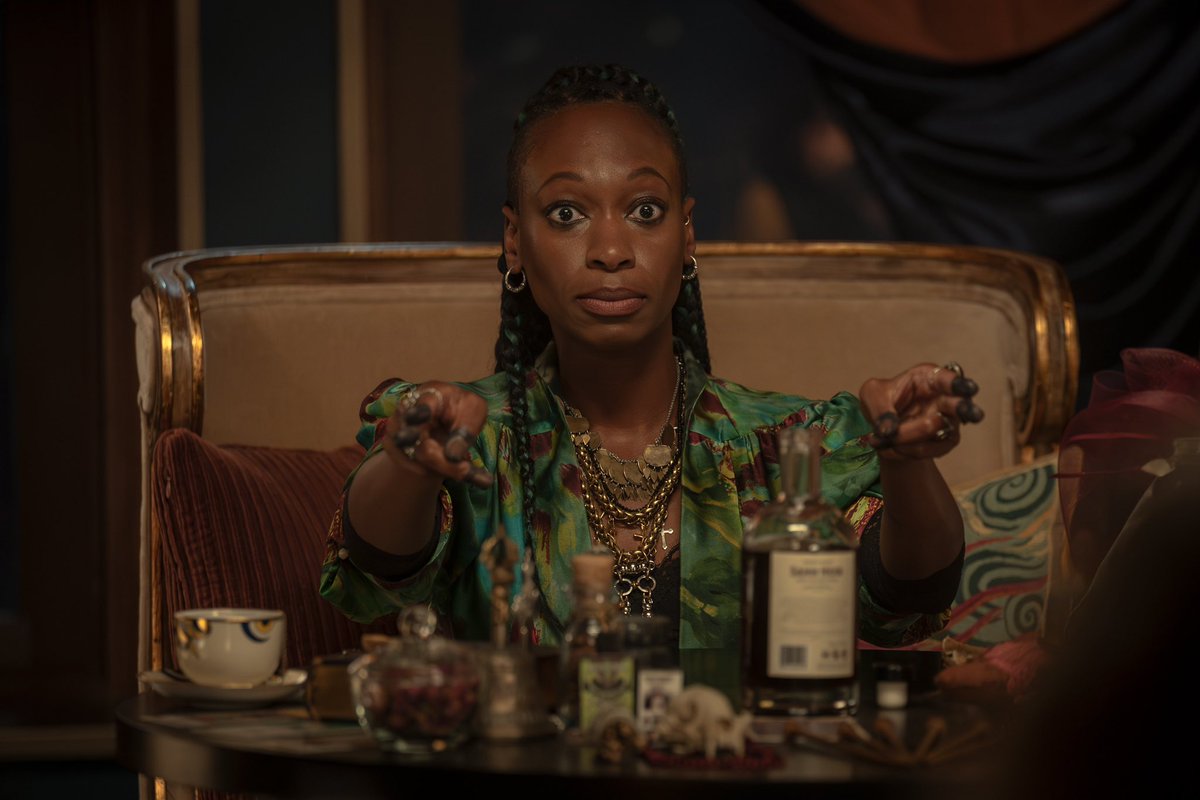 MlSSTWINPEAKS's tweet photo. can we get a round of applause for sarah afful as the voodoo queen merrick mayfair!!! i cannot stop thinking about claudia speaking through her…
#tvlspoilers https://t.co/Nze3m7dtDt