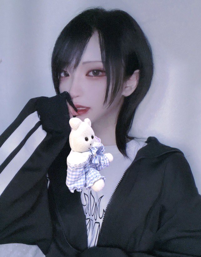 emememt_'s tweet photo. フェミニンだったり中性だったりいろいろ
メイクと髪型で変身します、₍ .  ̫. ₎！ https://t.co/Q4MVR7yZbe