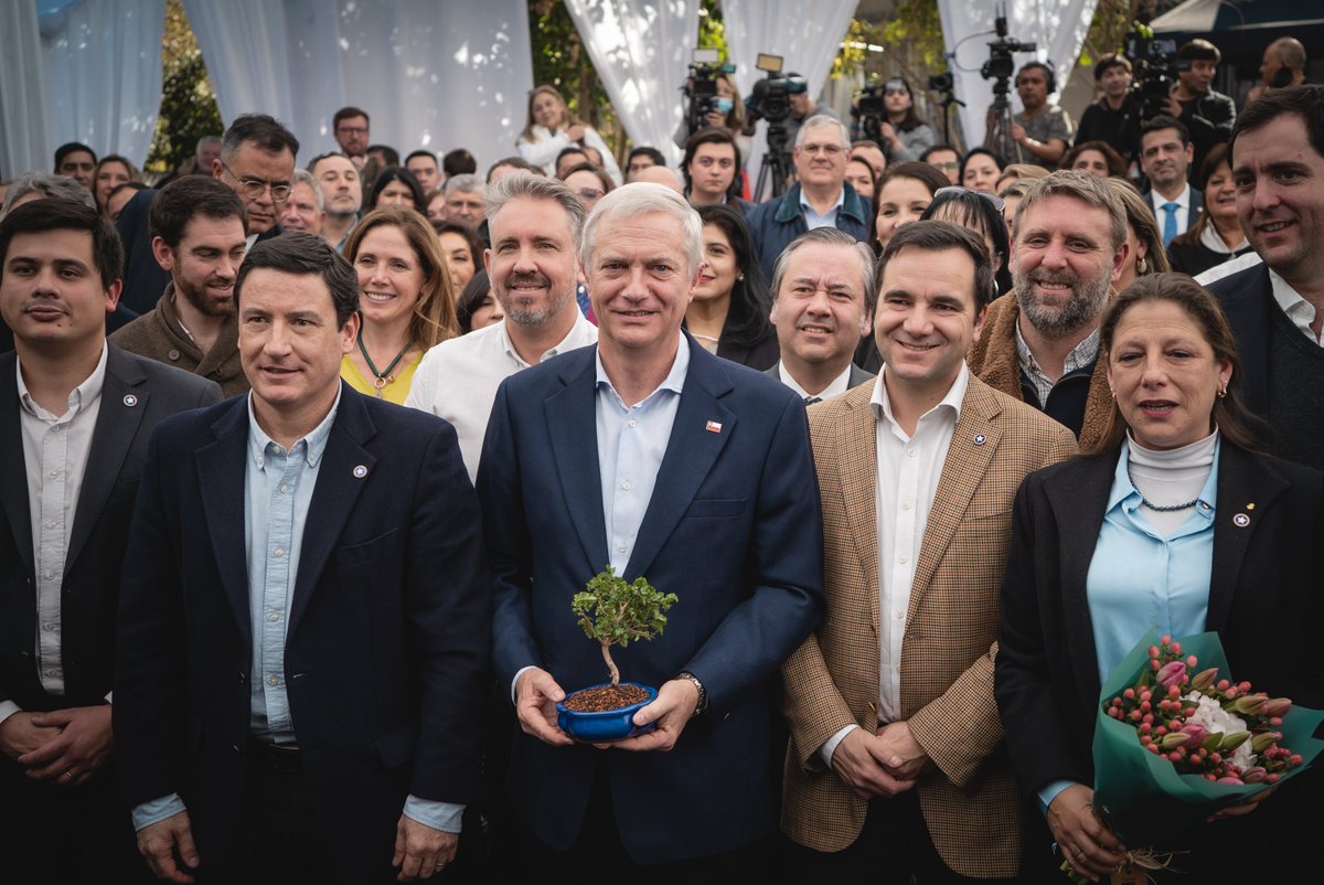 agustinromerole's tweet photo. El Consejo General Ampliado del Partido Republicano fue un encuentro clave para fortalecer la unidad de nuestro partido, coordinar el trabajo que viene y reafirmar nuestro compromiso con Chile. https://t.co/kkA12TxClL