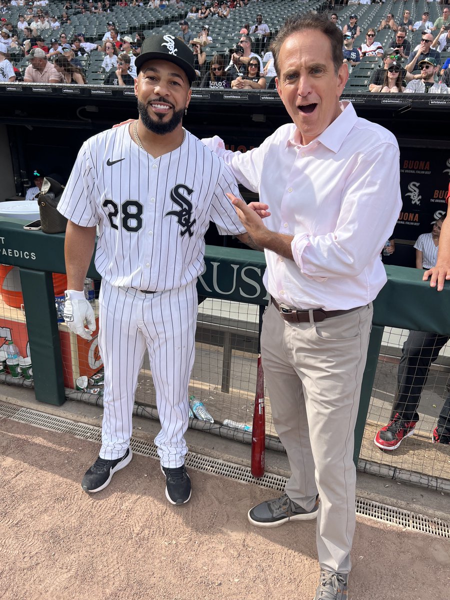 ChuckGarfien's tweet photo. White Sox alumni HR derby champion! 
#LeuryLegend https://t.co/l1U1uWxxGC
