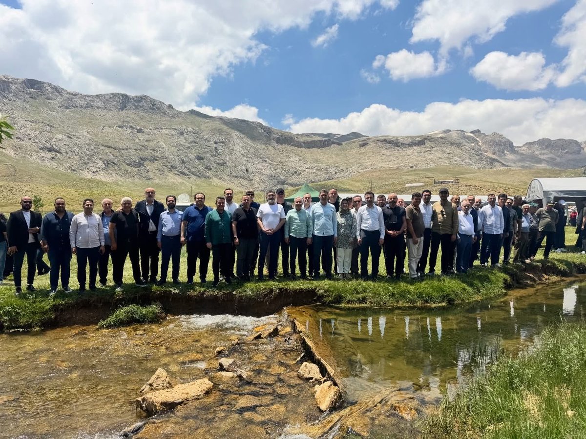 mustafatoklu07's tweet photo. 📍Söbüçimen

Bakanımız Sn. Mevlüt Çavuşoğlu’nun ailesinden ahirete irtihal eden yakınları için okutulan mevlid programına katıldık.

Rabbim edilen duaları kabul eylesin. https://t.co/VIgGq977k7