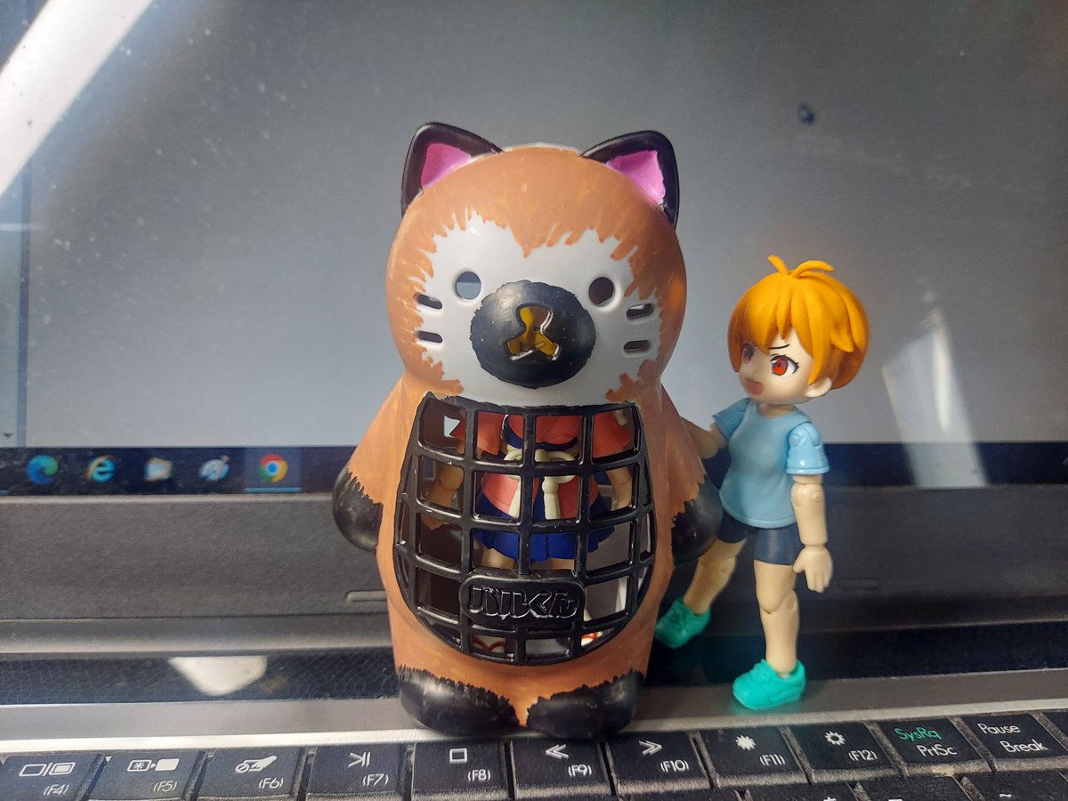 oekakitoshiaki's tweet photo. 獣人枠増えたから新しい仲間枠として使えないか、と思ったら
｢寡黙な戦士の中から死んだと思われていた仲間が出てくる枠｣になった。
アビゲイル？誰ですそれ。
ぬい活の小物と合わせて、真っ白なカンバスを自分の色に染めるのも楽しいぞ！
#リンクトラベラーズ https://t.co/uwcIjeEoB7