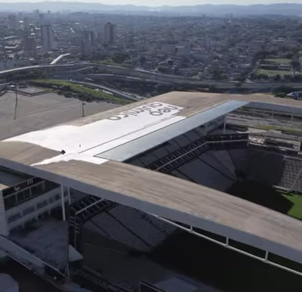Vessoni's tweet photo. LIMPEZA DO TETO...

... imagem deste sábado da Neo Química Arena.

📷 Instagram/OlhardeTorcida 

#Corinthians #NeoQuimicaArena https://t.co/fHPQ5BJyet