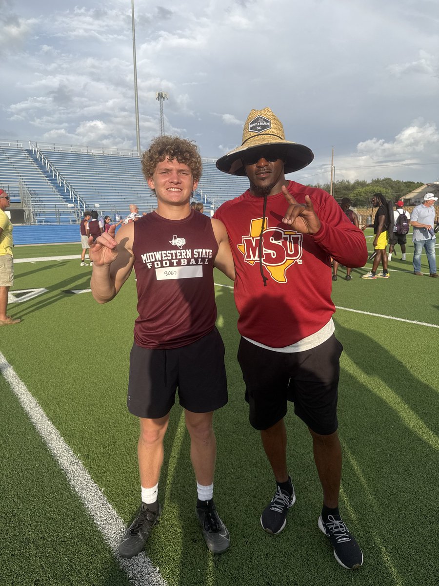 Dylan_Raborn's tweet photo. I had a great time learning and getting better at the @MSUTexasFB camp yesterday! Thank you to all the coaches for helping me improve throughout the camp.
@SavioAthletics @saviofootball @RecruitsCenTex @CoachPetersen_ @DrewColemanSr30 @CoachWhitaker_ https://t.co/UYuG90pkmO