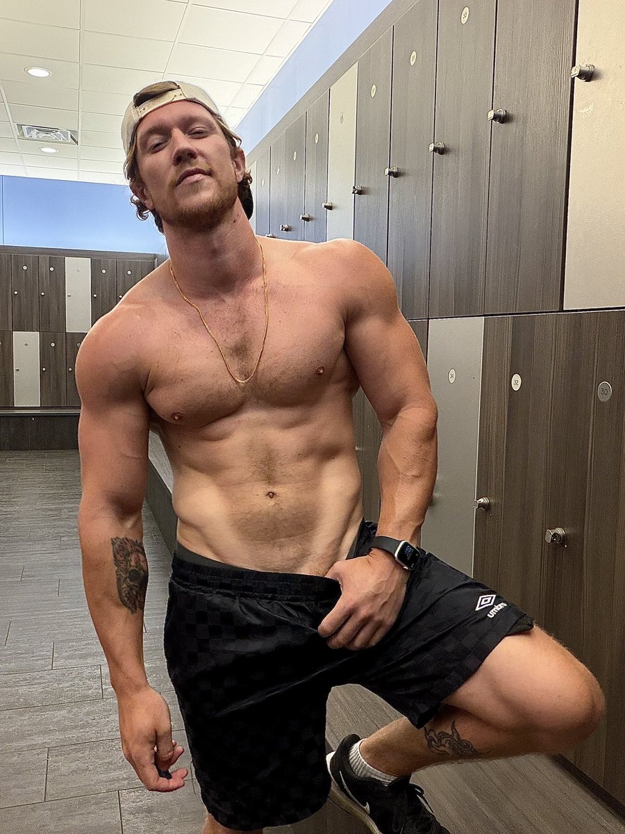 OliverFlynnVIP's tweet photo. My 33rd Birthday is tomorrow! I expect gifts!💪😈🔥 https://t.co/bQUfw1AE4m https://t.co/PvYVb2i3nb