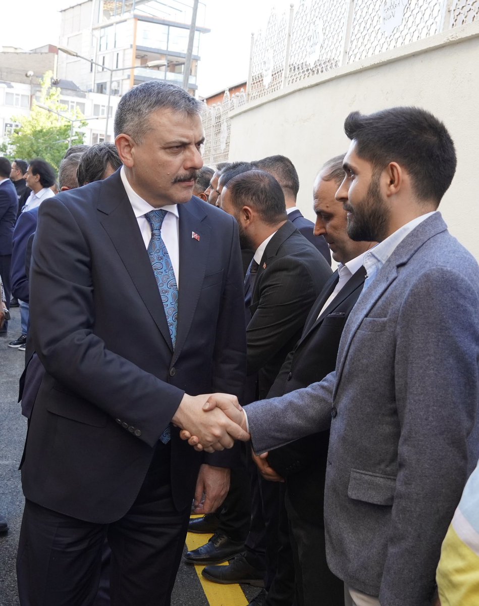 furkangeylanii's tweet photo. Hakkâri’mizi teşrif eden İçişleri Bakanımız Sayın Hafız Mustafa Çiftçi’yi ağırlamaktan büyük bir memnuniyet ve onur duyduk.

Devletimizin güçlü iradesi ve milletimizin birliğiyle, aziz Hakkâri’miz için aynı azim ve kararlılıkla çalışmaya, üretmeye ve hizmet etmeye devam edeceğiz.

Nazik ziyaretleriyle bizleri onurlandıran Sayın Bakanımıza şükranlarımızı sunuyor, görevlerinde üstün muvaffakiyetler diliyoruz.

Hoş geldiniz Sayın Bakanım. 🇹🇷

@mustafaciftcitr