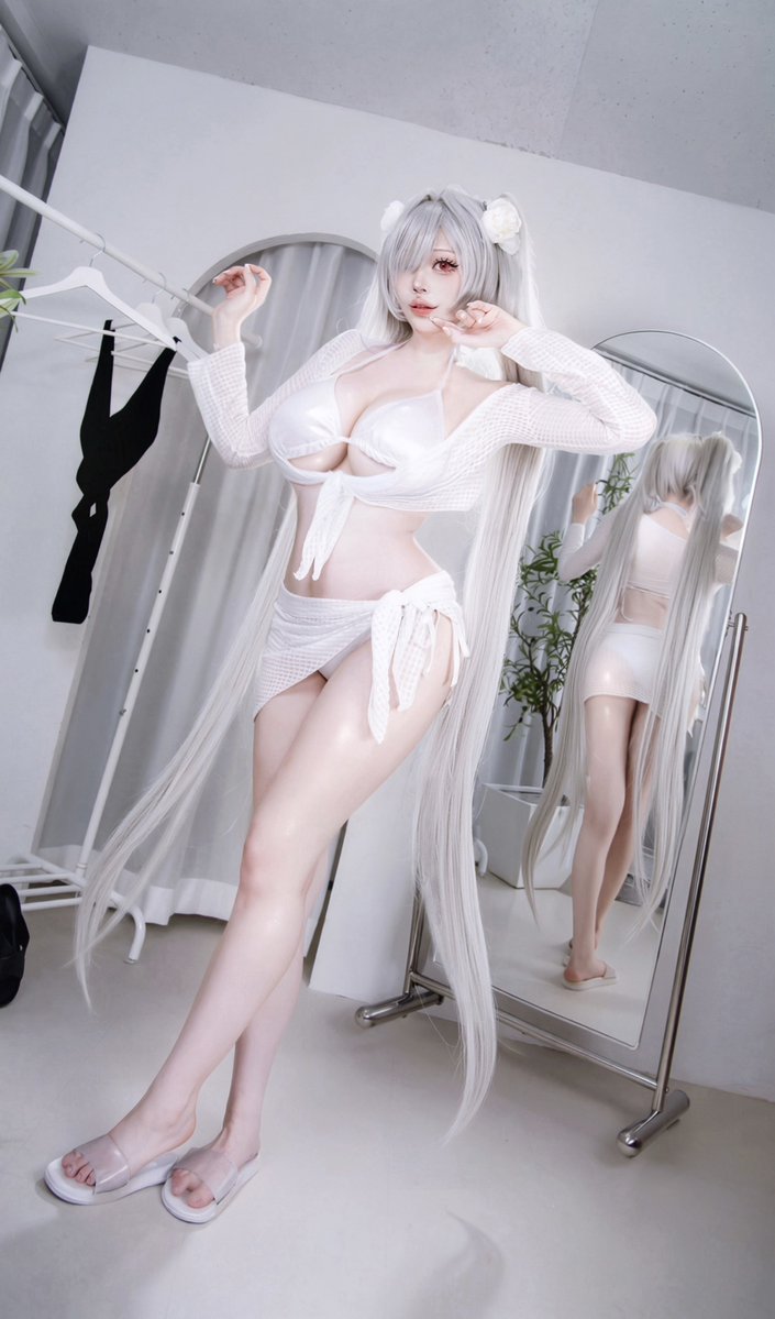 グレイブが私に用意してくれた水着よ どう？美しいでしょう？ NIKKE