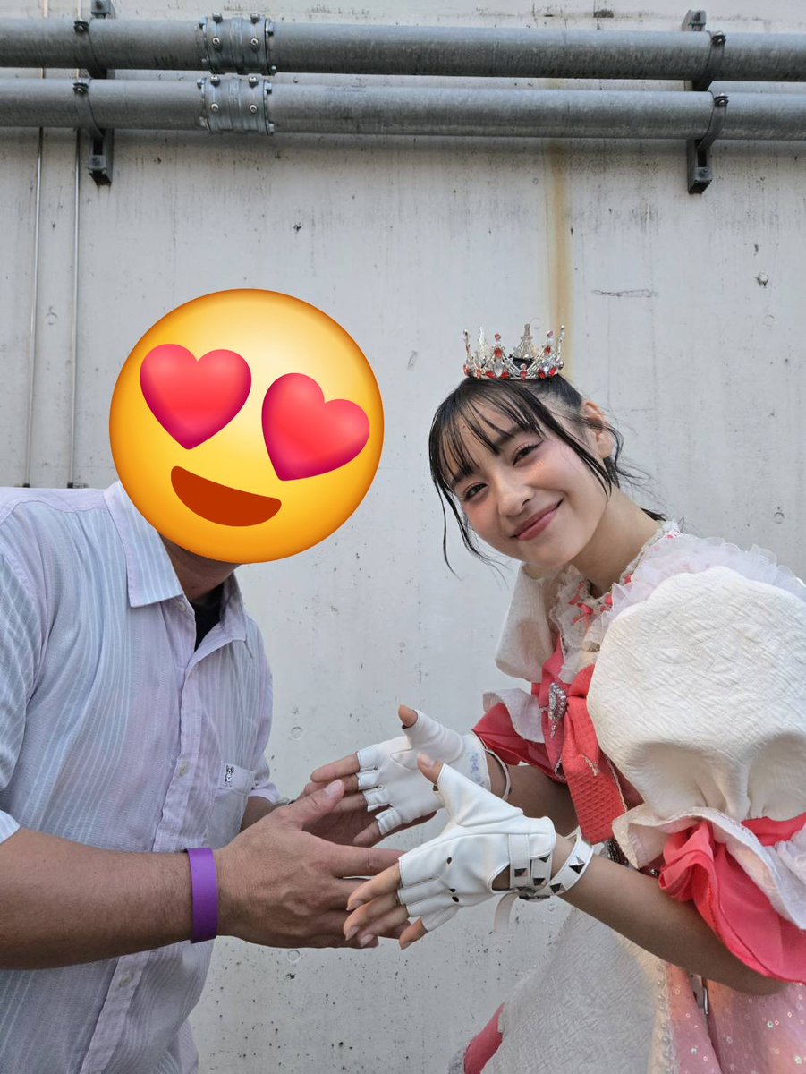 chieburashika4's tweet photo. 2026年7月11日『Angel Summer vol.3』

あおいちゃんと政治家の握手風のポーズで2ショット❤️
｢独特｣との感想いただきました😊
実は20年以上前からこのポーズ使ってるんです😀
ねねちゃん以外ともこのポーズをやろうと狙っていました😄

#StraightAngeli #ストアン
#ストアンに届け #大山蒼生 https://t.co/WmdgRmGkFu