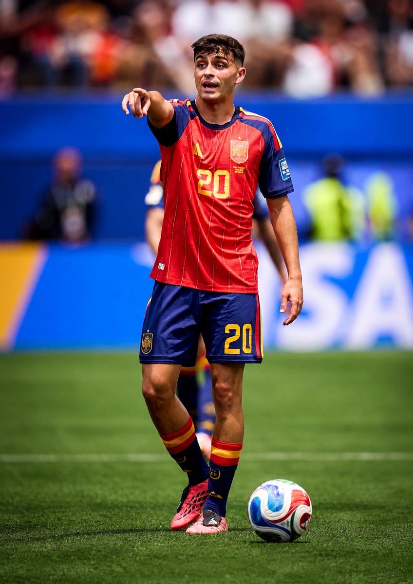 ElInmortal____'s tweet photo. Jugador total      //        Jugador propaganda https://t.co/VlWuBGpsXd