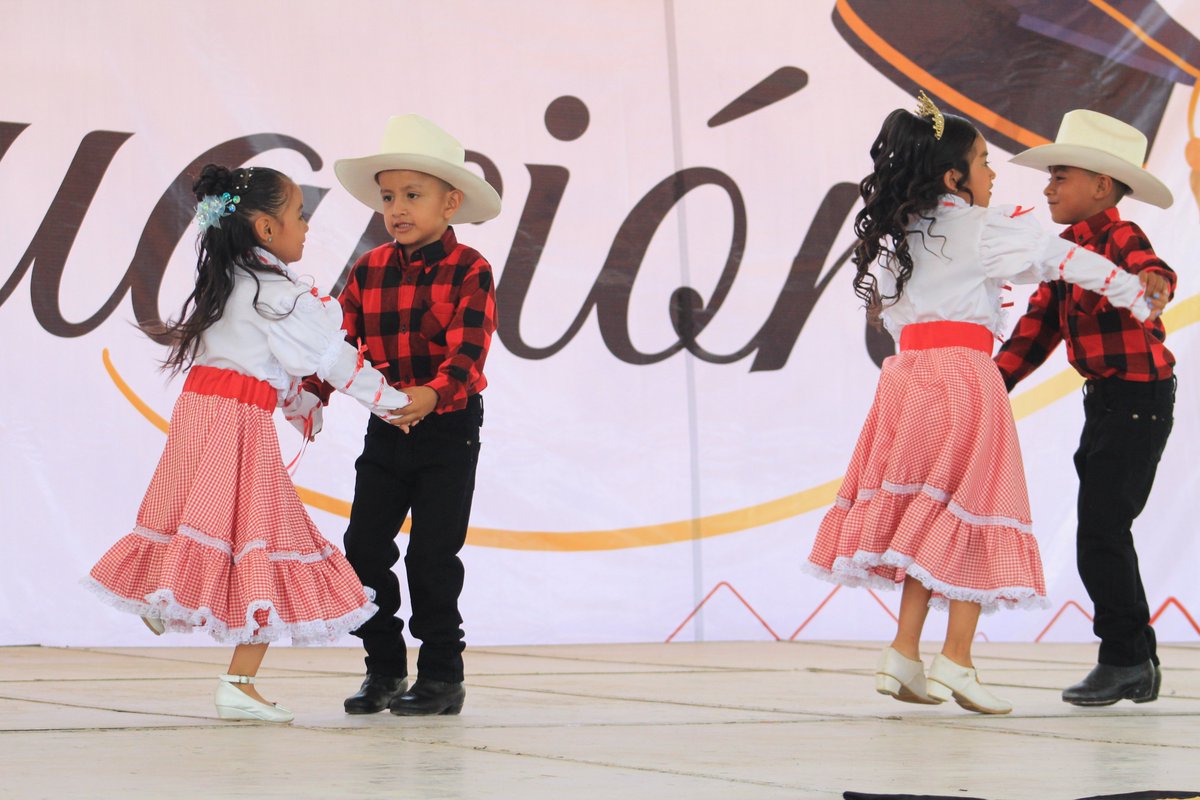 DrBrasilAcosta's tweet photo. ¡Felicidades niñas, niños y jóvenes de Olomatlán! La educación los hará libres... ¡ADELANTE!🧑‍🎓👏🥳 https://t.co/3k7ZdktFJb