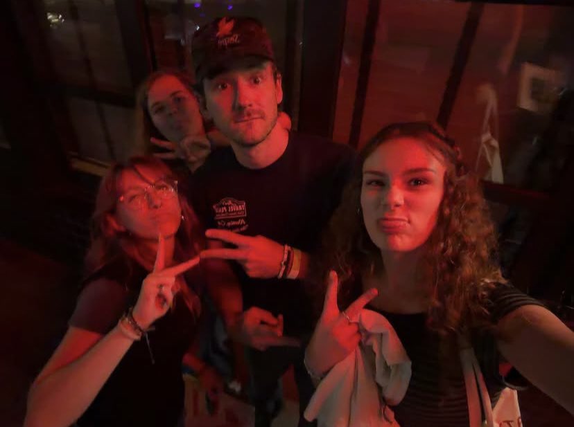 LewisPullmanBRA's tweet photo. Lewis Pullman com fãs recentemente em San Francisco. https://t.co/w760jr0VYZ
