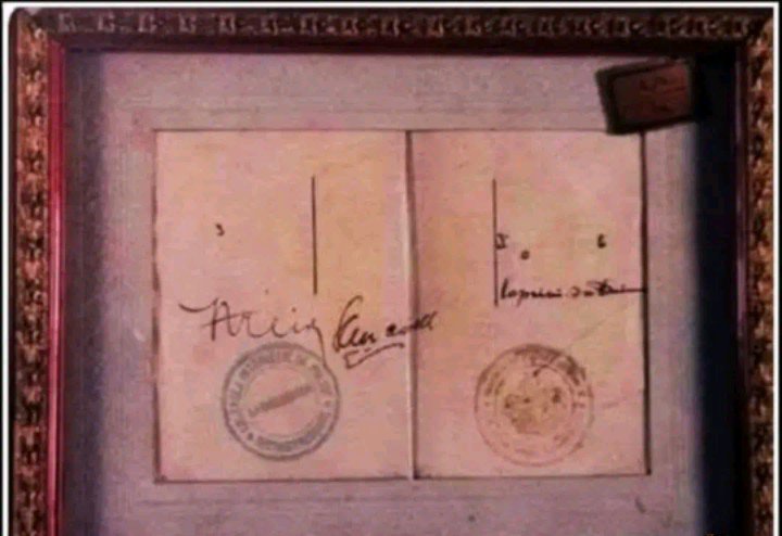 Balamir's tweet photo. İşgal altındaki İstanbul'da görevli Fransız ve İtalyan polislerin 27 Aralık 1922 tarihinde otomobiliyle Galata Köprüsü'nden geçen Halife Abdülmecid'e kestikleri trafik cezası. Bu makbuzu Atatürk, ibret olması için Dolmabahçe Sarayı'ndaki çalışma odasının duvarına astırmıştı. https://t.co/WfbwXGmlTQ