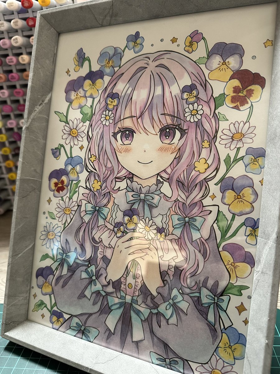 870hanamarumomo's tweet photo. 金のキラキラ感全然写真では見えないな……
実物はところどころキラキラしてます…！！ https://t.co/jszU3nJJ3C