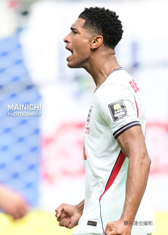 mainichiphoto's tweet photo. サッカー・ワールドカップ（W杯）北中米3カ国大会。ノルウェー―イングランド戦は前半を終えて1-1です。写真は、同点ゴールを決め、声を上げて喜ぶイングランドのジュード・ベリンガム選手です。

写真特集→https://t.co/OyGvPjPcwh https://t.co/ObW54X7xpg