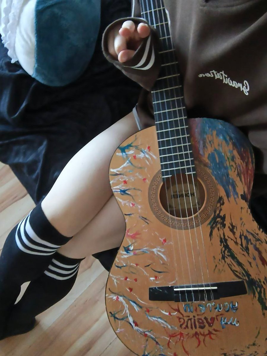 Wakushy's tweet photo. Femboy with da Guitar :3

(I don't know how to play at all =w=)
#femboy #thighs https://t.co/GWPpXZKKsF