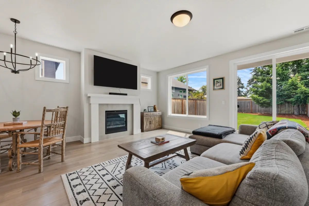 jenwileyhomes's tweet photo. NEW LISTING |Magical &amp; Modern in Milwaukie! 
2 🛏️ + LOFT | 2.5 🛁 | Parks 🌳
📍2414 SE Maybrook Lane 
Soak in the Summertime, Peaceful Views Overlooking Your Lovely Large Level Yard! Enjoy Entertaining In + Out. Beautiful, Pristine Newer Build. #loveyourhome #jenwileyhomes https://t.co/HQhy36xMmG