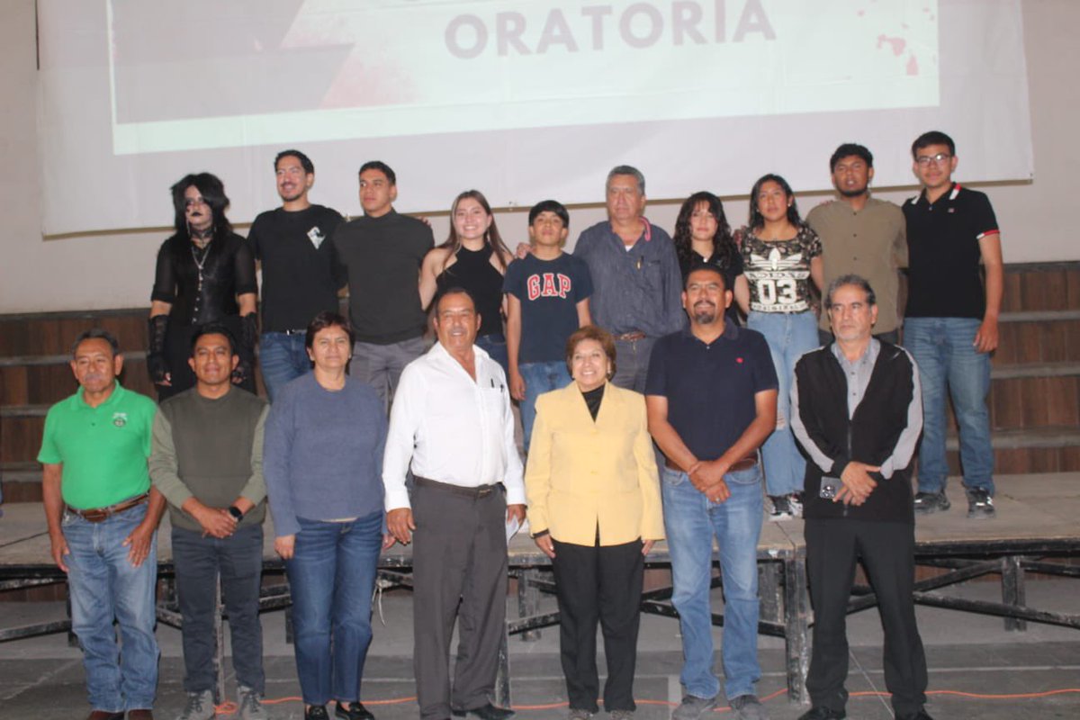 FNERRRSLP2's tweet photo. Culmina la escuela de fenerianos del regional norte, que permitió a los jóvenes, mediante conferencias y talleres de oratoria, entender mediante el conocimiento, la realidad. Y la oratoria, para transmitir como Prometeo, el conocimiento que le fue arrebatado al pueblo. 📚✨❤️‍🔥 https://t.co/6PDDUIgwOb