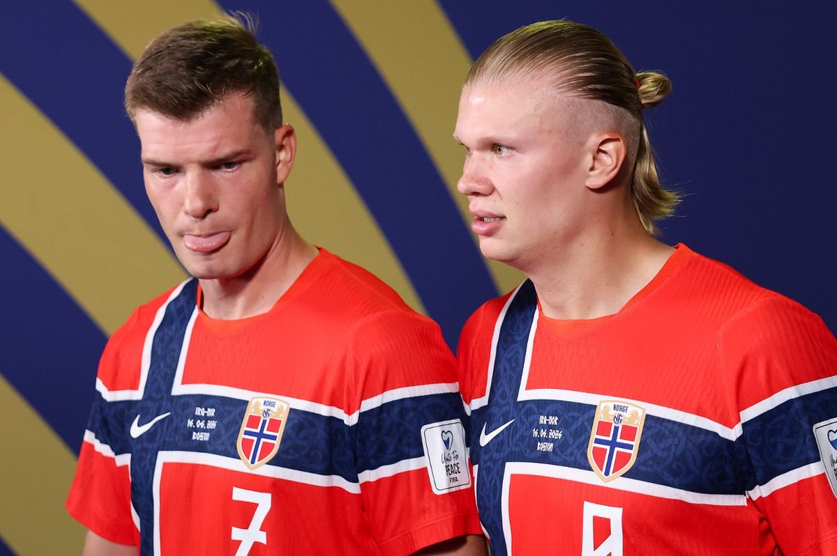 west_sportzz's tweet photo. 🚨📲 𝗡𝗘𝗪: Alexander Sørloth's latest Instagram post is being flooded with criticism after fans accused him of not passing to Erling Haaland during Norway's World Cup quarter-final against England. 😳🇳🇴

The moment has sparked major debate online, with supporters split over whether Sørloth should have squared the ball instead of going for goal himself. 🌍💬