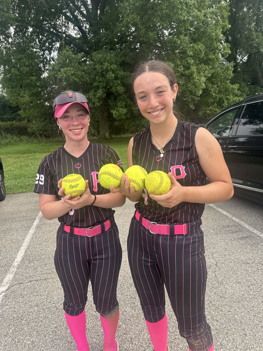predators2028's tweet photo. 💣X4 for these ladies 🩷🖤🩷

🥎 1 over the fence home run 💣 for our #3 Mackenzie Hehman🥎

And 

🥎 3 over the fence home run 💣 for our #8 Isabella Salas🥎

💪🏽Keep working hard, ladies you’re doing amazing 💪🏽 https://t.co/r822PLy2Iy