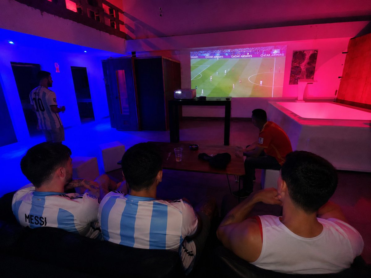 clubharg's tweet photo. 🇦🇷 Esta noche el partido se vive en HAVEN.

¿Buscás un lugar distinto para mirar el partido, relajarte y conocer gente? Te esperamos con pantalla gigante, barra, sauna y el mejor ambiente.

📍 Virrey Cevallos 232 – Piso 2
🕓 Abierto desde las 16:00 hs
🌙 Hoy hasta las 05:00 AM

✔️ Pantalla gigante para ver el partido
✔️ Barra & lounge
✔️ Sauna y circuito
✔️ Lockers, toalla y ojotas incluidas
✔️ Hombres mayores de 18 años
🎉 Ingreso FREE de 18 a 24 años

Después del partido... la noche continúa en HAVEN. 🇦🇷🔥