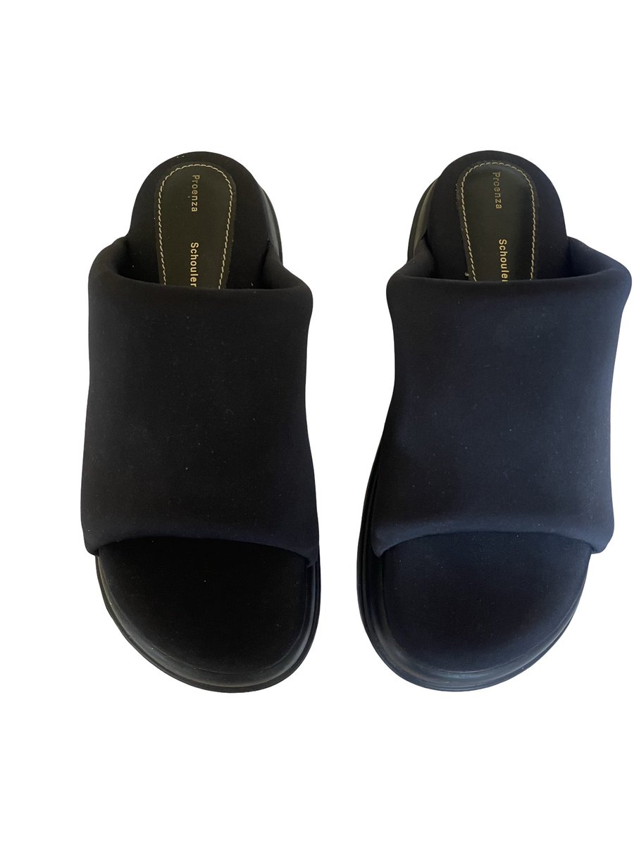 Venuscow's tweet photo. Cute new shoes up on @Rescueluxury #lazyoaf #vince #proenzaschouler #shoppingsecondhand to style up your leggings https://t.co/oH7XS9TUcZ