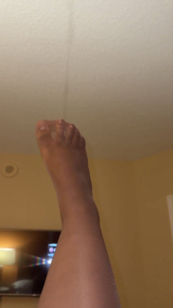Only toes tweet media
