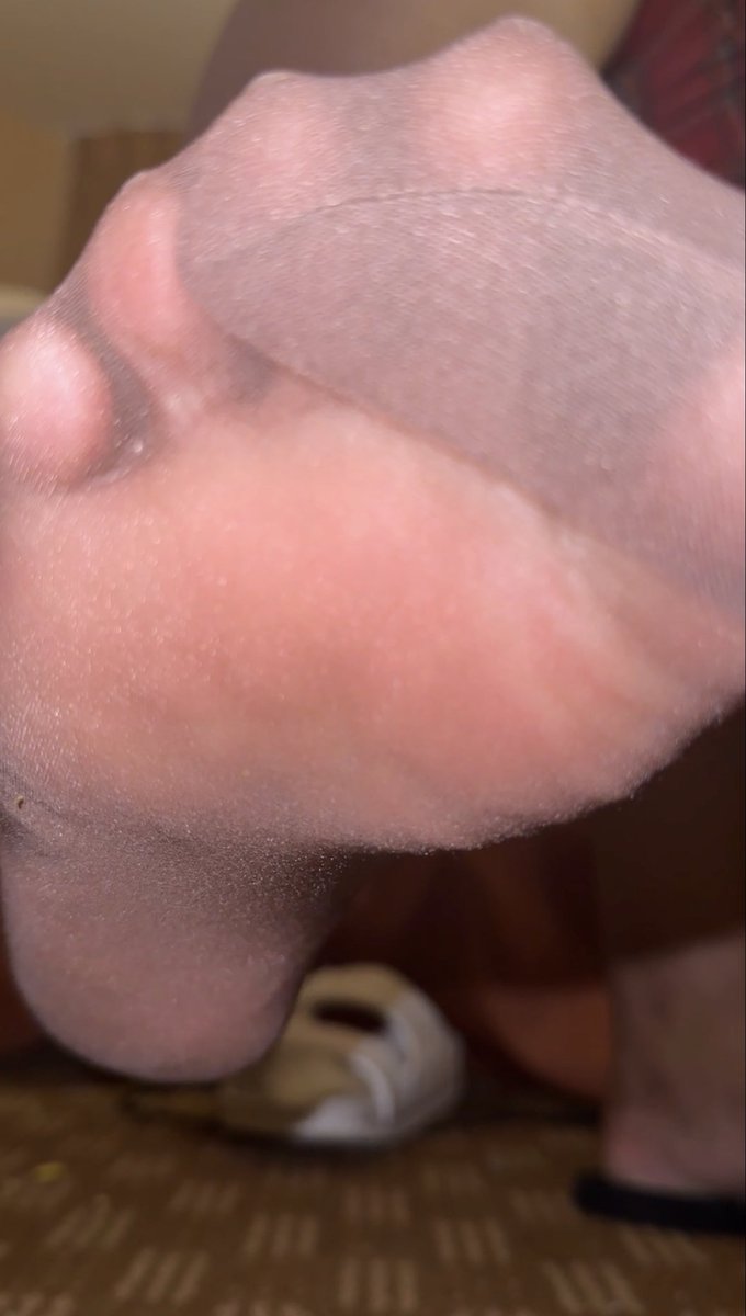 Only toes tweet media