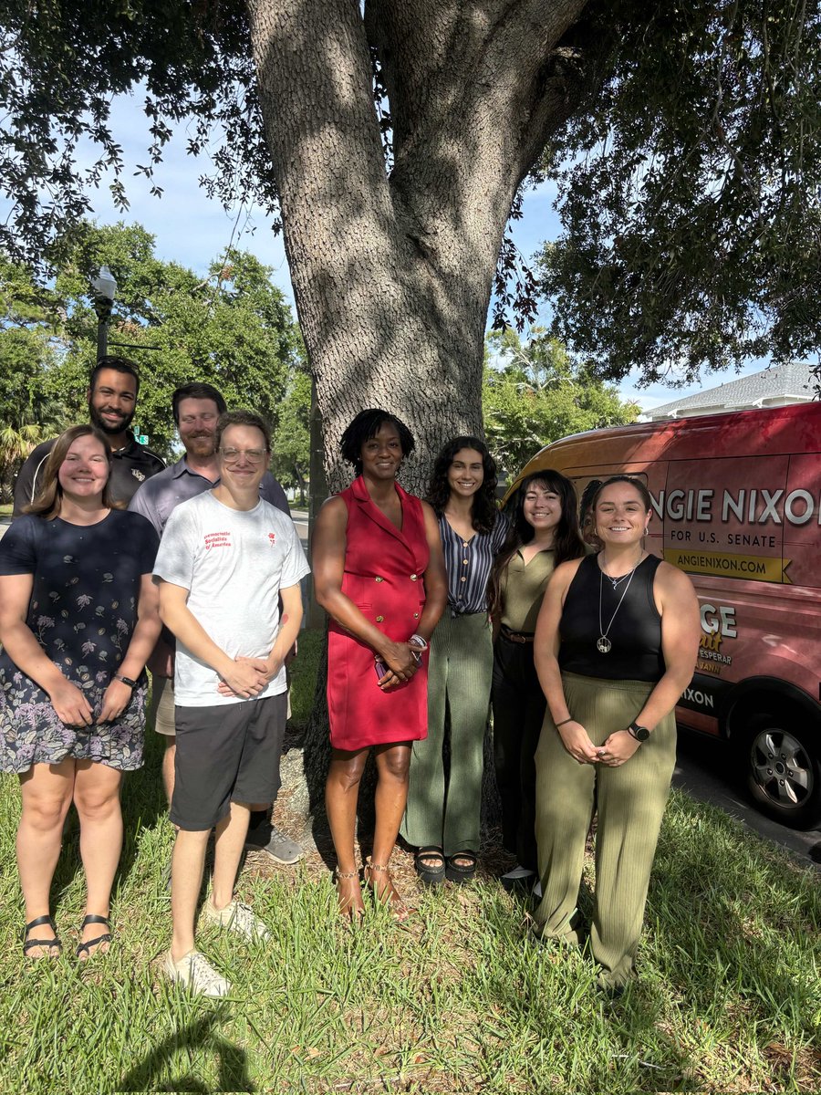 PinellasDSA's tweet photo. A contingent of Pinellas DSA member had the opportunity to meet with US Senate candidate @AngieNixon this week in The Sunshine City. 🌞 🌞 🌞 

We're excited to see your movement grow! https://t.co/YjBmAid8S7