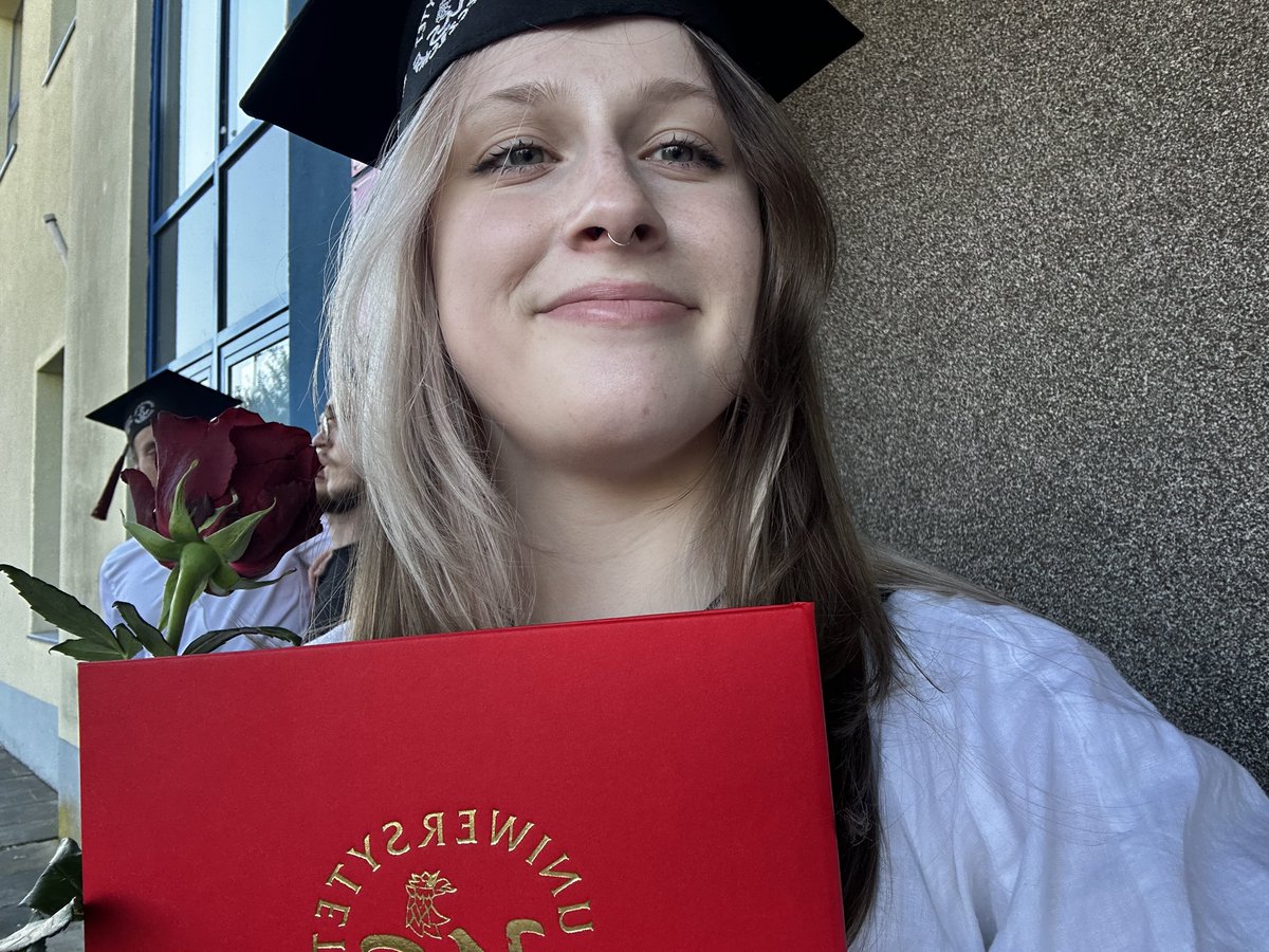 ivanmpreg's tweet photo. guess who graduated today https://t.co/VzAwT3CG4J
