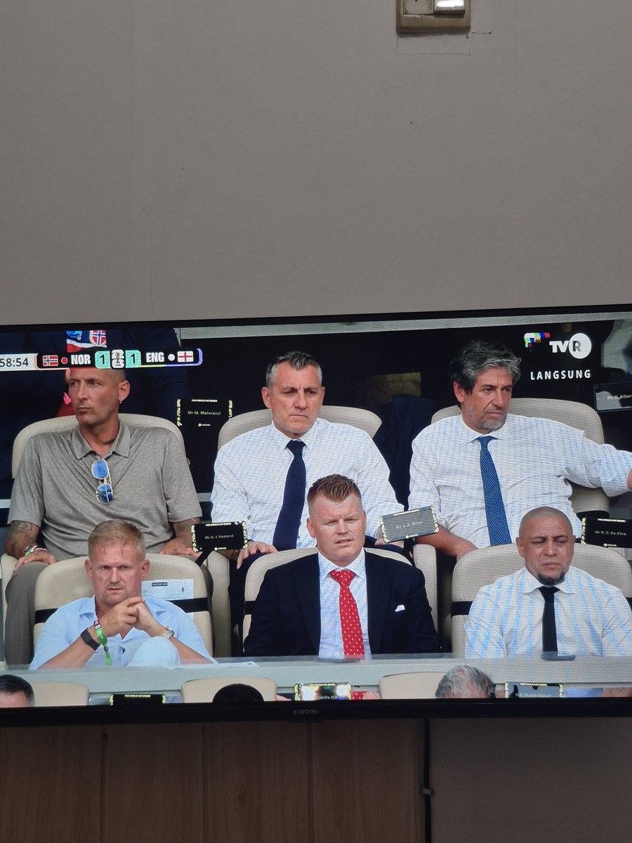 thegoalzilla's tweet photo. Tes pengetahuan bola kalian kawan, coba absen siapa aja yang lagi duduk disini 👇 https://t.co/eHh74nC99j