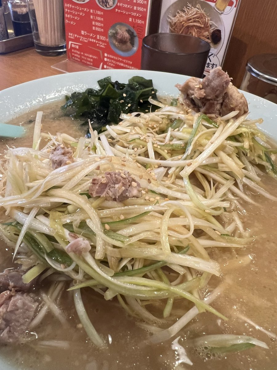 GvbSpec's tweet photo. ニューラーメンショップ主水＠曳舟にて食べて来ました。
自分が最初に感じたのがスープの濃度、通常のラーショと違い豚骨強めのちょっととろりとした感じ、こんなスープが好き美味しかったです。
次回はネギチャーシューメン食べようかな〜 https://t.co/Qt44HyjGVl