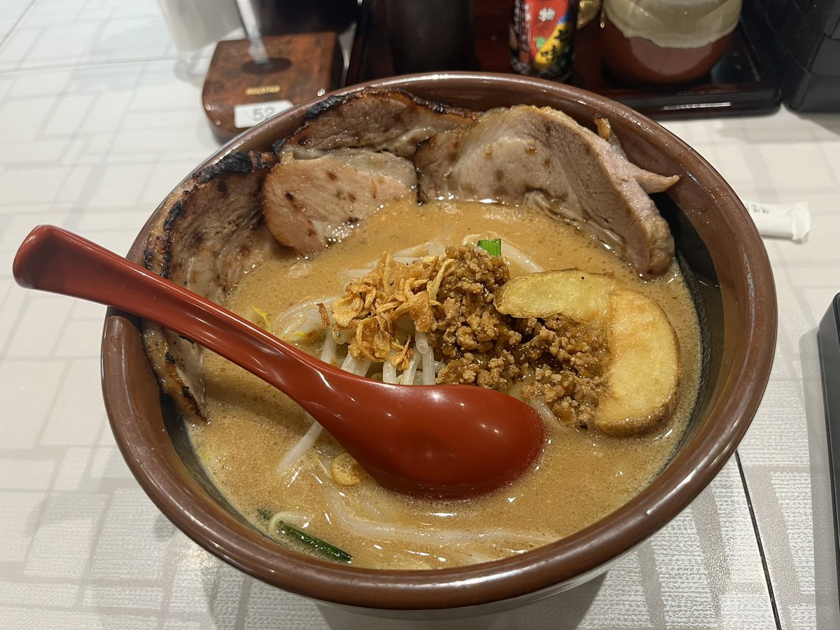 maribukokud's tweet photo. ワ���のアニサマの思い出時系列で
平成ガチガイジヲタクなので感想コメントは少なめかつ、前���きなものだけ。一曲でもゆいかおりを観測できて良かった。でも小野が一番良かった。小倉唯とゆいかおりの時は突発的な奇声出た。終演後ないまぜな感情と共に啜るラーメン2杯も良かった。 https://t.co/rcoGVsH5kH
