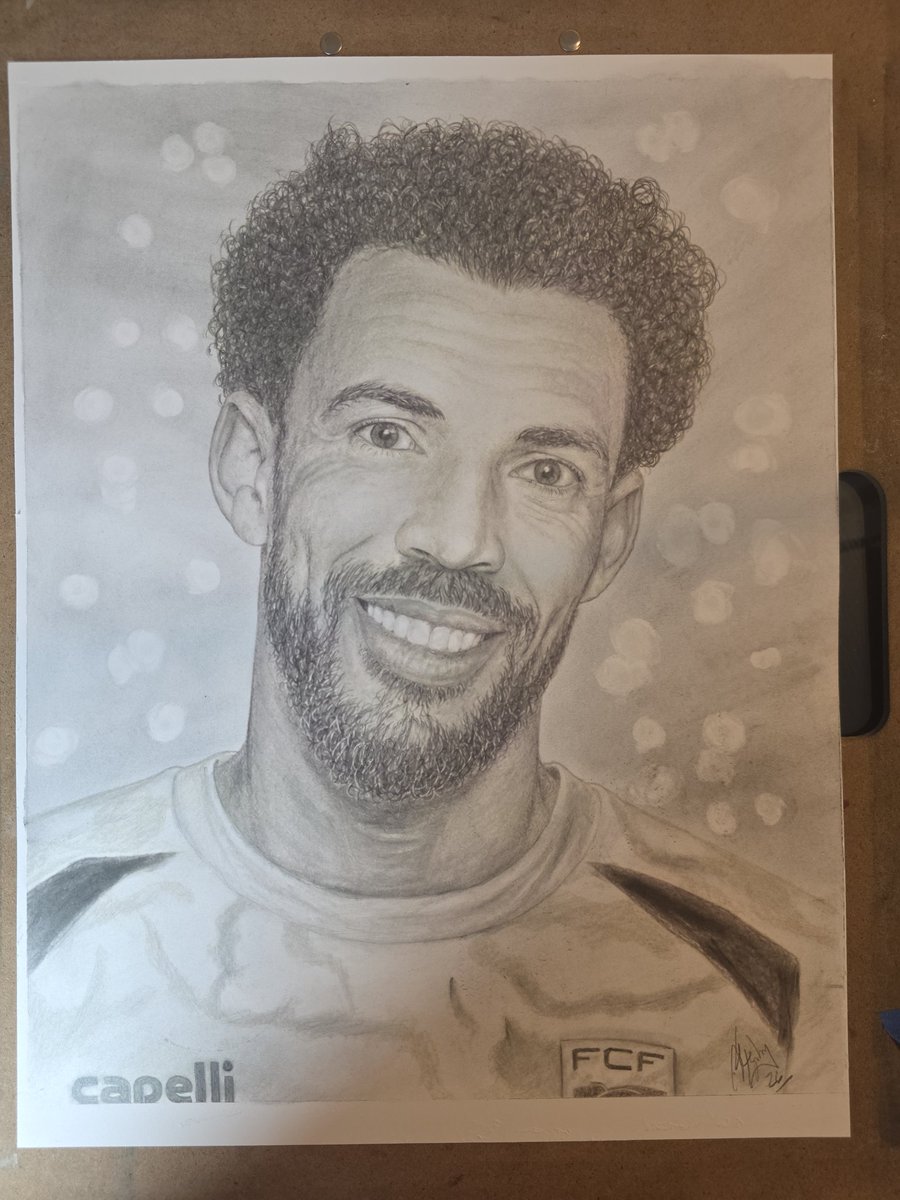 GiboryJ's tweet photo. From humble beginnings to the biggest stage in football, Vozinha inspired the world with his courage, humility, and unforgettable performances.
This graphite portrait is my tribute to a goalkeeper who proved that dreams have no borders and that hard work, perseverance. https://t.co/jHpqzl4tXA