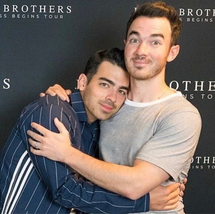 Jonas Brothers No Context tweet media