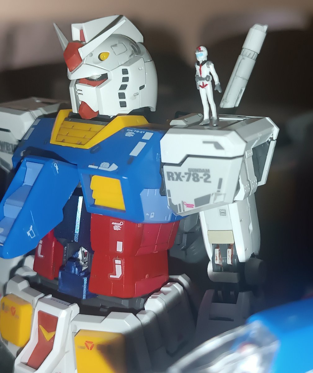 Ram12442341's tweet photo. Finally, after four months of procrastination and putting it off, I finished my Gundam. https://t.co/I5DoyaLDOm