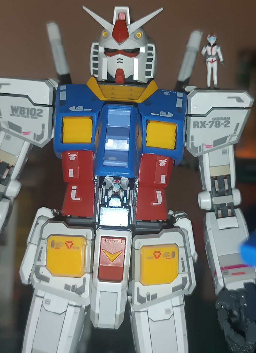 Ram12442341's tweet photo. Finally, after four months of procrastination and putting it off, I finished my Gundam. https://t.co/I5DoyaLDOm