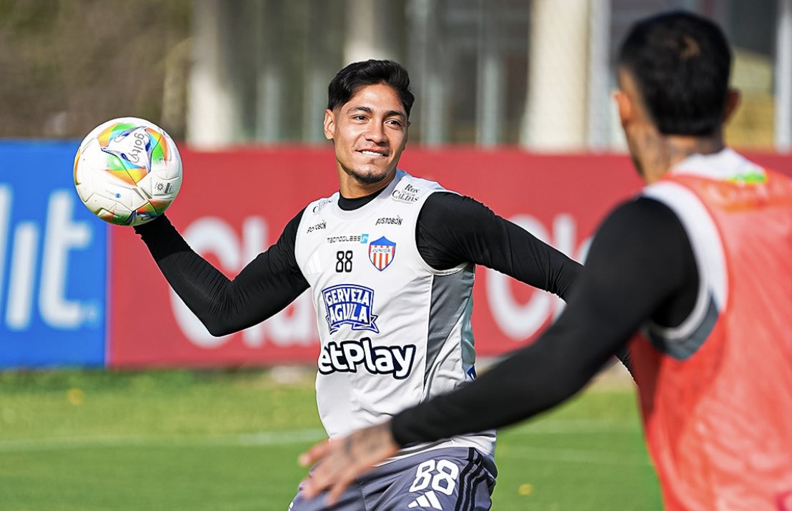 reporterillo's tweet photo. Atención !!!
El Bi-campeón @JuniorClubSA sigue trabajando...
El ambiente dentro del grupo de jugadores se ve bien.
Lucen alegres y concentrados en la responsabilidad que tienen para el remate de la @LigaBetPlayD 2026.
La sede deportiva Adelita de Char en Sabanilla, Atlántico es el centro de operaciones del técnico uruguayo Alfredo Arias y sus dirigidos.
La pre-temporada marcha a buen paso.
Seguiremos informando...
