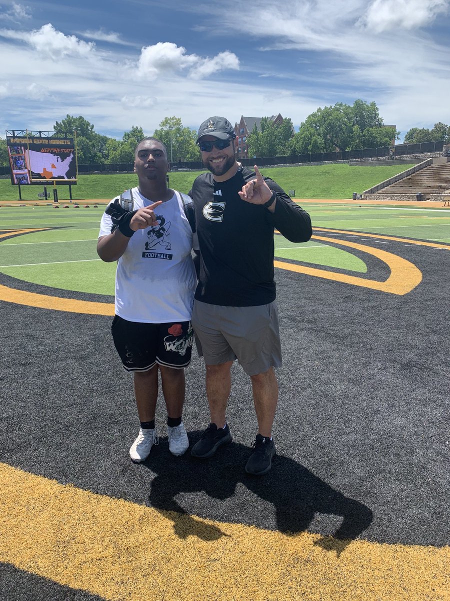 wigfall_vega55's tweet photo. First action back after a month in a half dealing with injury. Thanks @CoachWilliamsOL @CoachCash1  for the opportunity to get some work in @esuhornetsfb camp today. Can't wait to come back out for a game. @Coach_Kersh @CoachJRWilliams @TheZacWilliams @CoachCoryBrown @NDNFootball https://t.co/ifKAngToWT