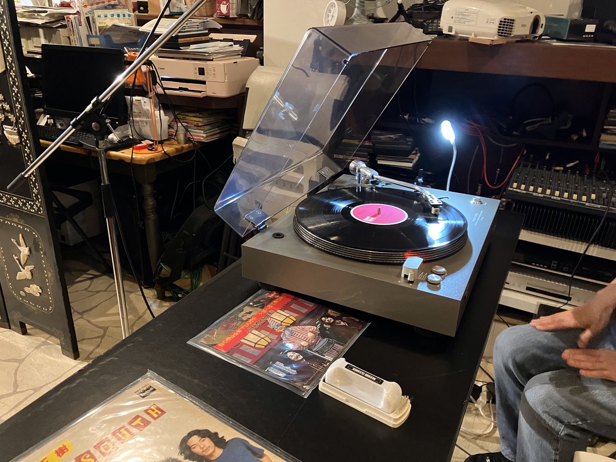 Takechan0903's tweet photo. 昨晩は李世福さんのアトリエで開催されたイベントにて、解説付きDJやってきました。
① Sammy with 稲垣次郎 &amp; Soul Media
② Sammy with 石川晶 &amp; Count Buffalo
③ 稲垣次郎 &amp; Soul Media
④ West Road Blues Band
⑤ 上田正樹 &amp; South To South
⑥ 憂歌団
曲目は収まらないので持参レコードのみ記載 https://t.co/ZRG4Cw4zIb