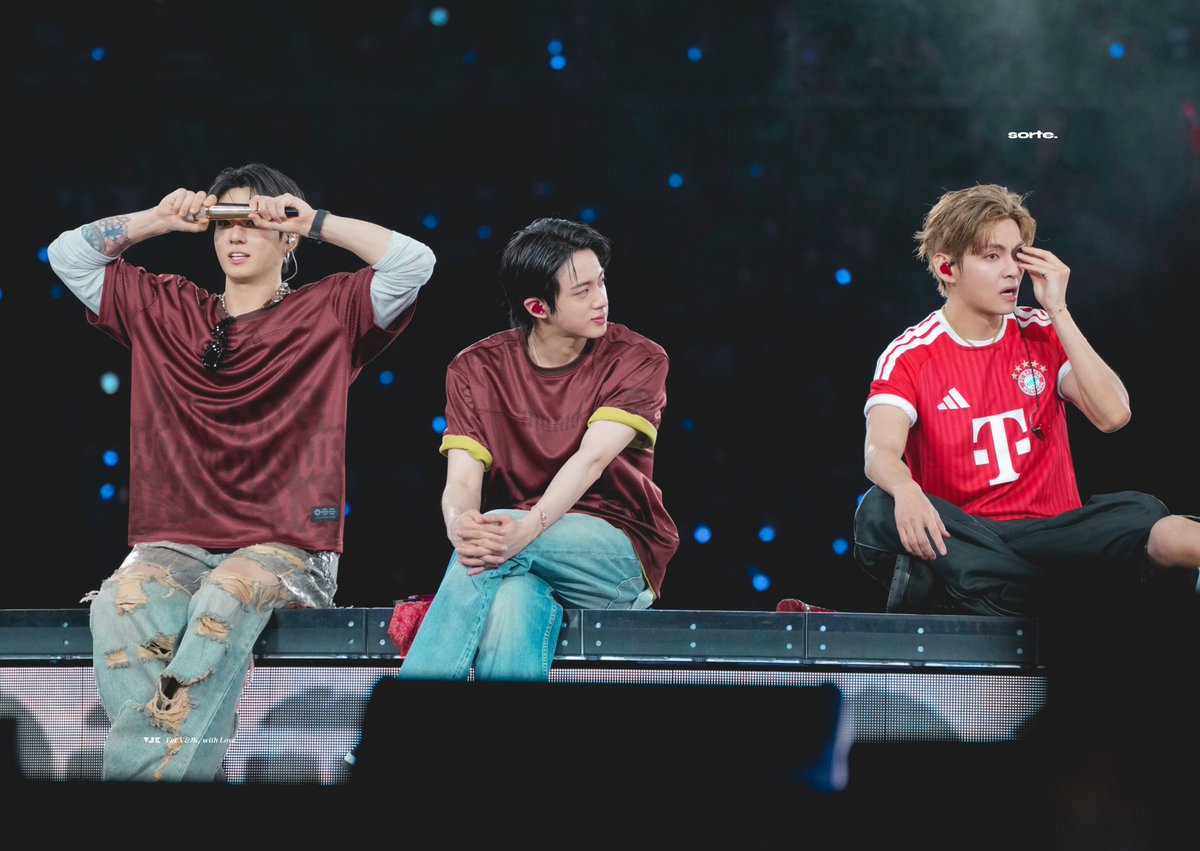 SORTE613's tweet photo. 아 바부강아지들 😆😆
260711 Munich 태형 정국 HQ
#V #뷔 #TAEHYUNG #태형 #テテ
#JUNGKOOK #정국 #JK #グク https://t.co/ASFjGp5uwZ