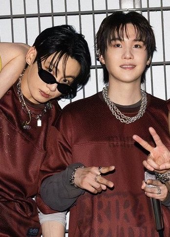 yoonkookify's tweet photo. I CAN’T 😭 https://t.co/Uv7ISxX2TJ