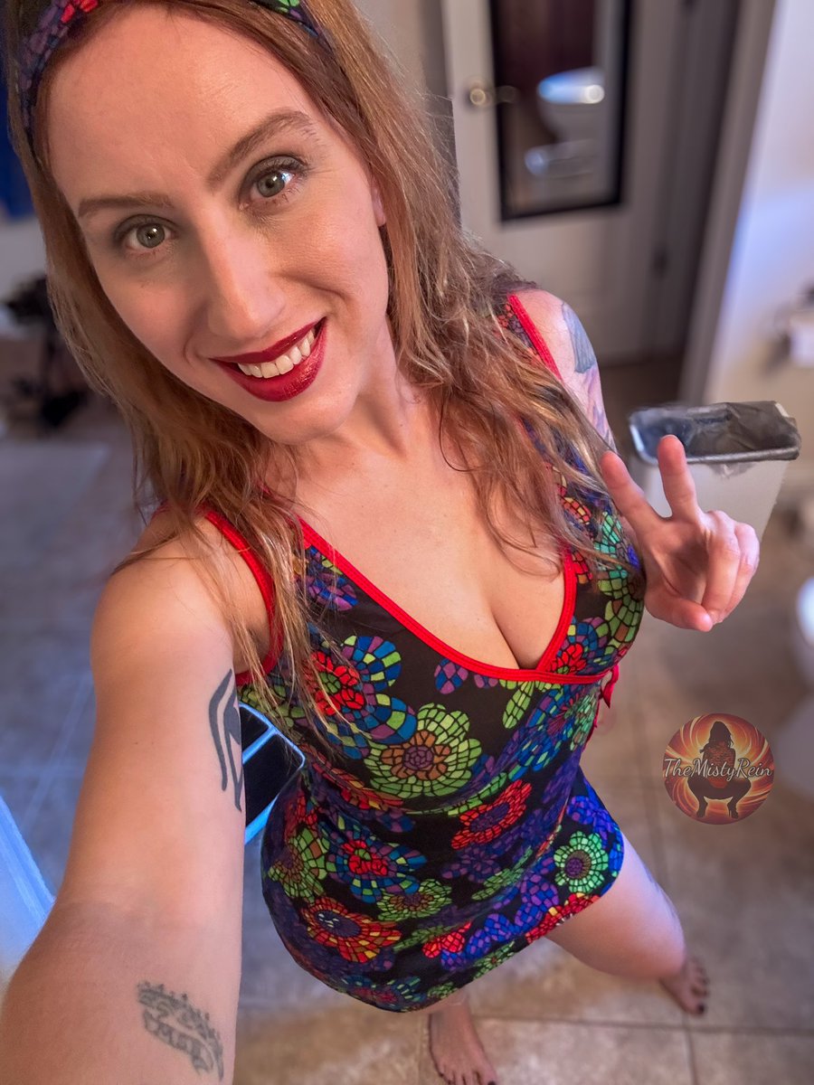 themistyrein's tweet photo. Just a hippie chick doing hippie shit barefoot! https://t.co/eEeWfnPzCK
