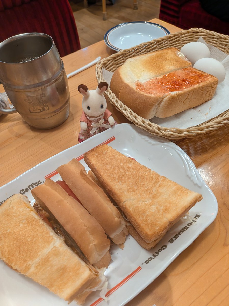 himazeXYZ's tweet photo. モーニングもーにんぐう！
手前はカリー祭りのタンドリーチキンサンドです https://t.co/x7Mopg3WYj