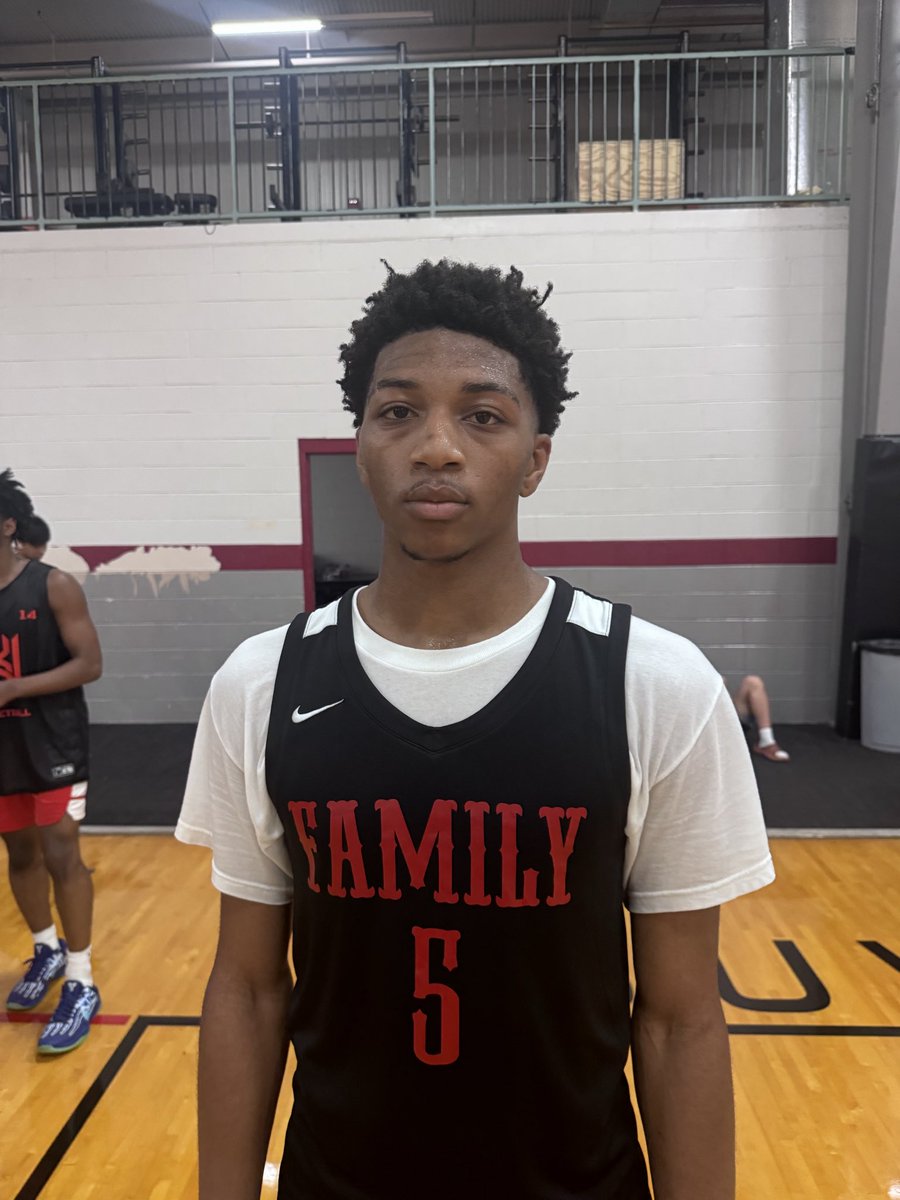 hoopseen's tweet photo. Kendall Charleston and Tyler Wallace of Norcross Heat are an elite backcourt duo.

Charleston is an athletic wing that gets downhill with ease. His quick first step makes him tough to guard which allows him to get to the free-throw line. His length and quickness makes him a very versatile defender capable of guarding multiple positions. 

Wallace is a skilled guard who helped control the pace of the game and also got downhill very well. He uses his body well and finishes through contact. He is also a very capable shooter beyond the arc.

Today they led their team to a 63-71 win over Pro One Academic Select combining for 51 with Charleston having 26 points and Wallace adding 25 points.

@ken5charleston

@TylerWallace38