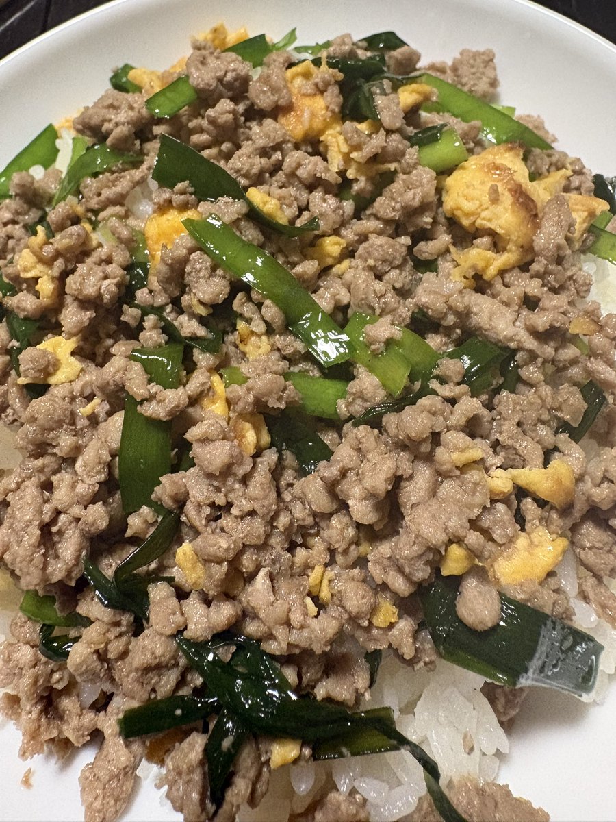 Mugi_everyday's tweet photo. 【昨日の夜ご飯🌙🍚】
昨日写真撮って投稿するの忘れてた😭
スタミナ丼とポテトサラダ！！
スタミナ丼はよく作るから簡単だったけどポテトサラダは初挑戦！ポテトサラダ大好きだから早く食べたい気持ちだけで完成させましたw
 #ムギの飯日記 https://t.co/K5KFw4Jb1g
