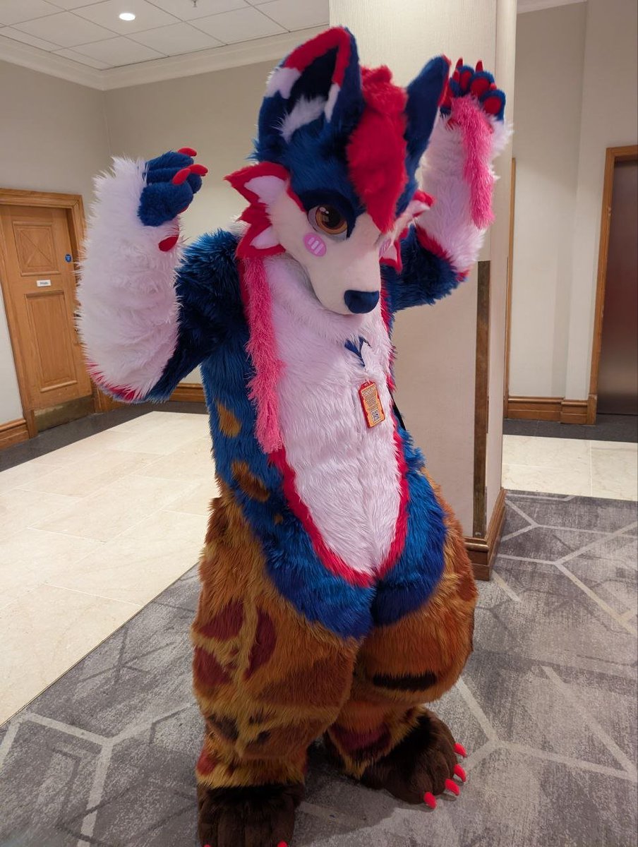 Kaasje_Pepsi's tweet photo. That his legs are made out of Pepsi! https://t.co/AzOq0azVvp