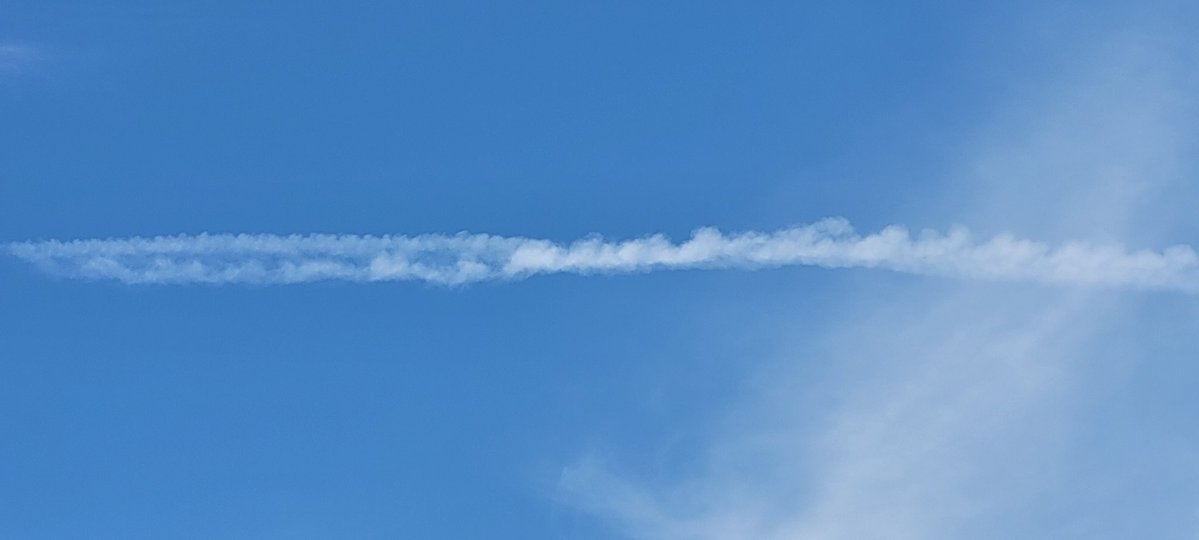 ANGRYNIC2's tweet photo. Easyjet airlines are spraying UK skies as are British Airways, often using the domestic shuttles, AKA the shit shuttles from London to Scotlqnd Airports, spraying the length of the UK starting around 6am... seen it, recorded it, photographed it. We see you. https://t.co/lauW7uNQka