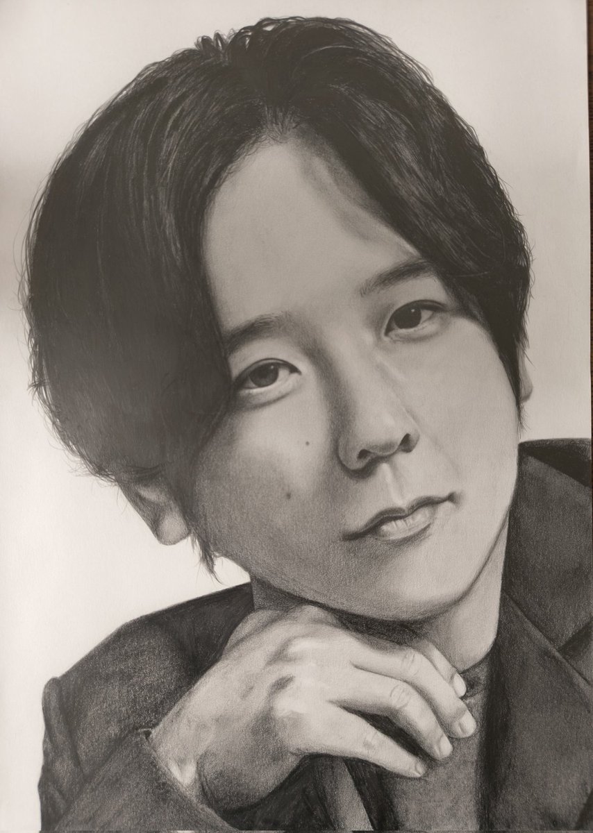 鉛筆で二宮和也さん描きました！テスト終わり一発目の作品です！意外と
