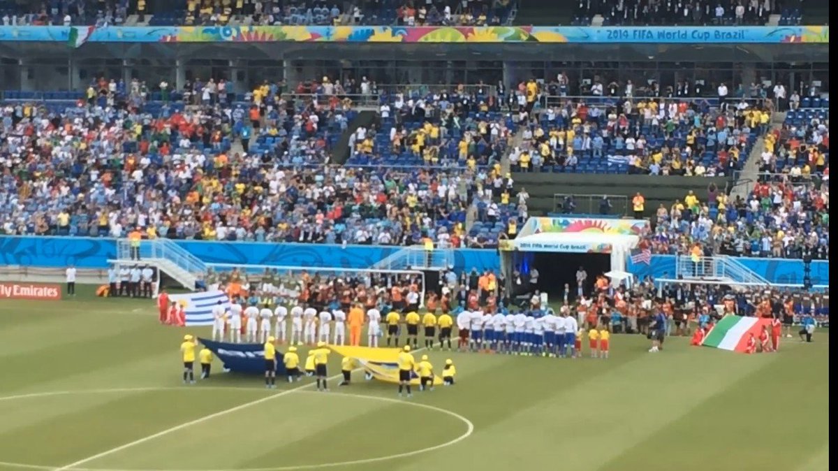 rodriwine's tweet photo. Eu achei que não ia sentir tanta diferença, mas aí por curiosidade fui pesquisar o protocolo da Copa em 2014 aqui no Brasil e agora meus olhos só veem um campeonato da 4ª divisão 😭 https://t.co/csqMMMYRz9